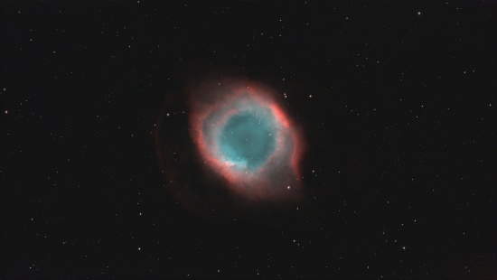 C63 NGC 7293 Helix / Eye of God planetary nebula in 3nm dual narrowband - Imagen de astrofotografía - apilado, Master Light Frames para descargar - Askar 91F APO Refractor