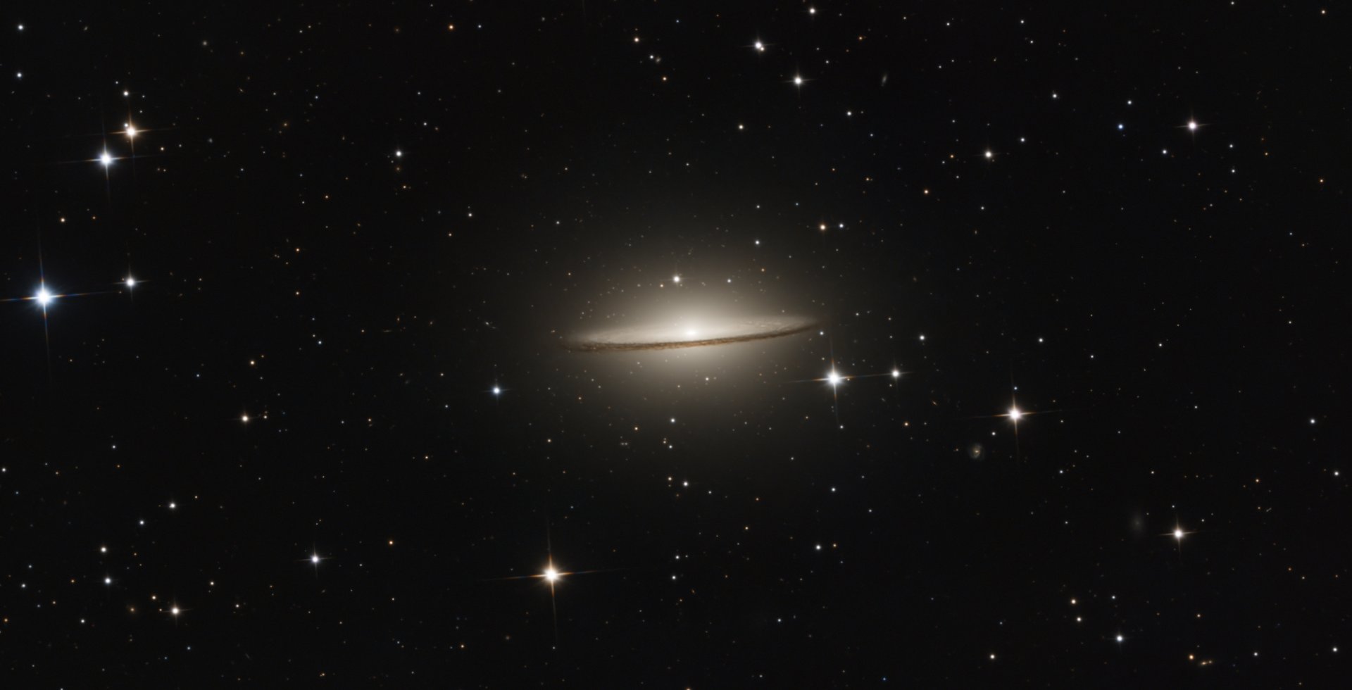 M 104